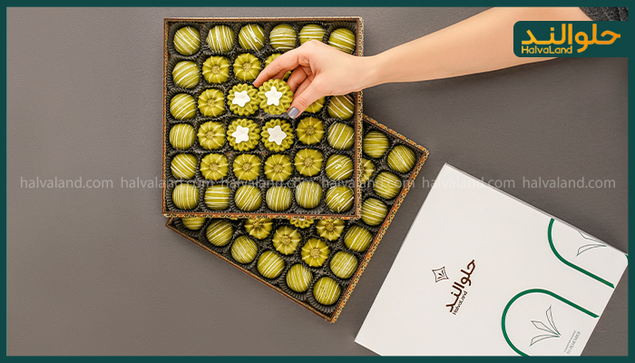 بسته‌بندی حلوای حلوالند برای پذیرایی جلسهٔ کاری